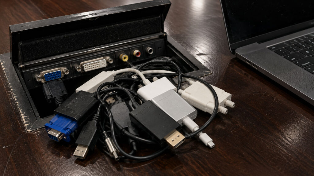 Conectores obsoletos que requieren actualización sistemas audiovisuales